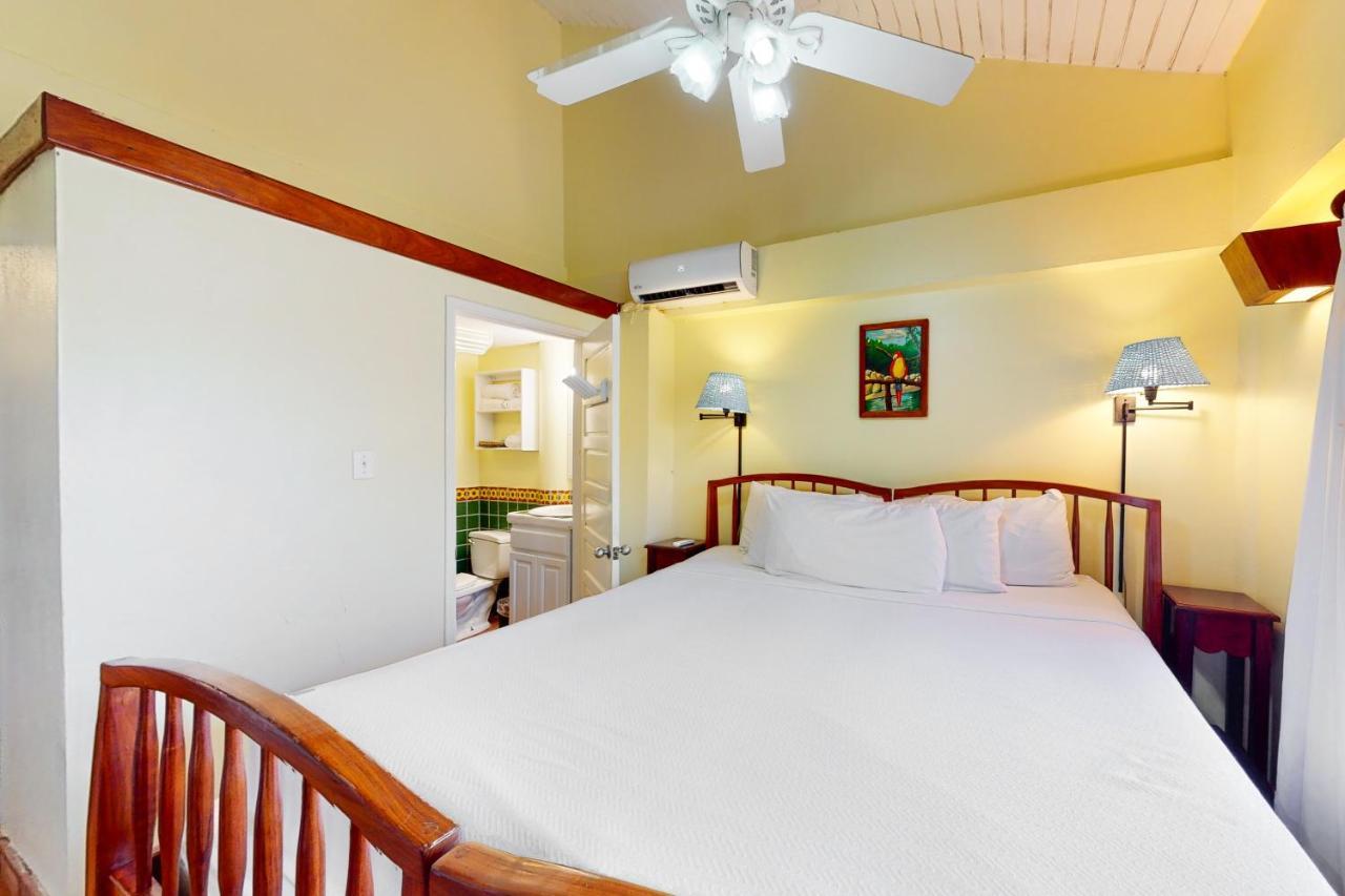 Condo #27 @ Beachside Villas Dangriga Exteriör bild